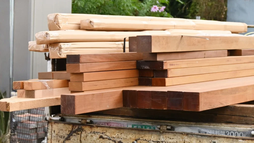 Perbandingan Decking Ulin Vs Material Decking Lain