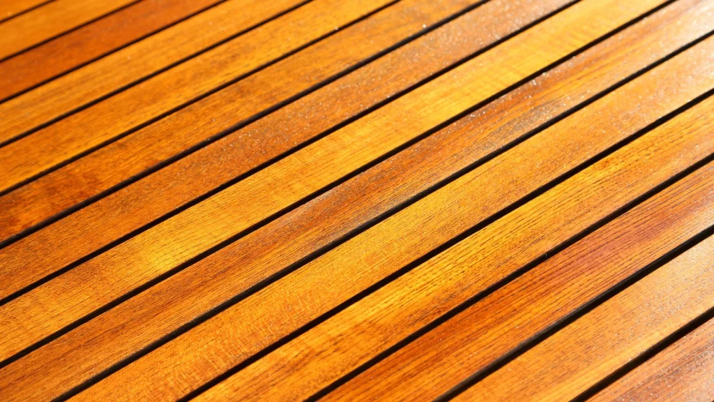 Tips Memilih Decking Tile Kayu Jati yang Berkualitas agar Tidak Salah Pilih